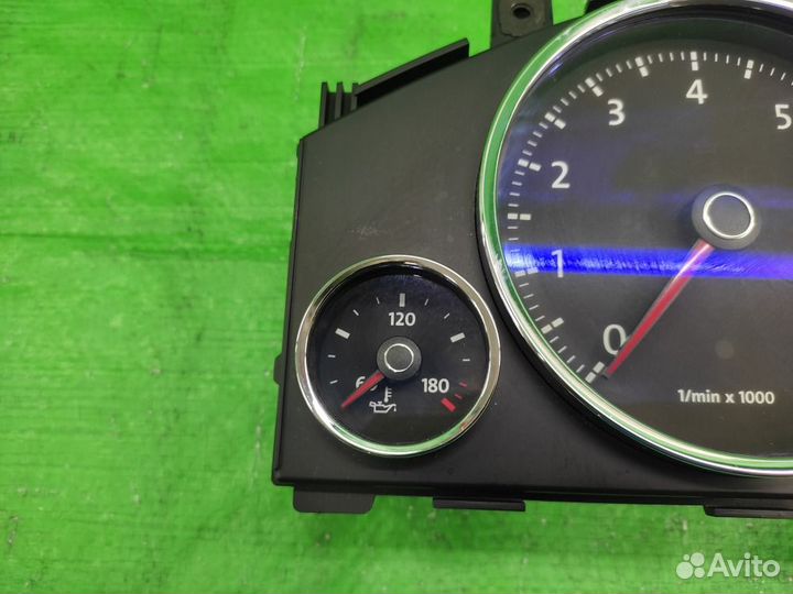 Панель приборов цветной экан VW Touareg 07-10