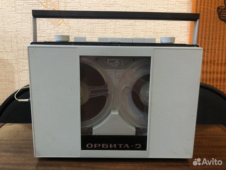 Катушечный магнитофон 