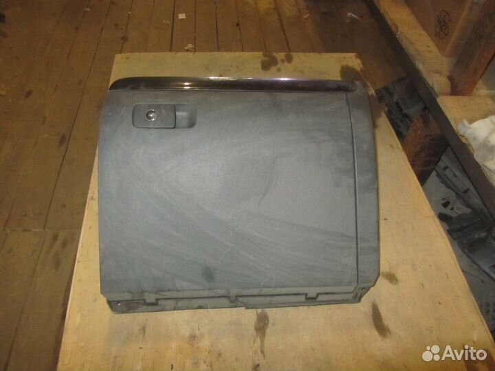 Бардачок для VW Jetta 2011) 5C7857097S82V