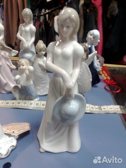 Фигурки и статуэтки фарфоровые
