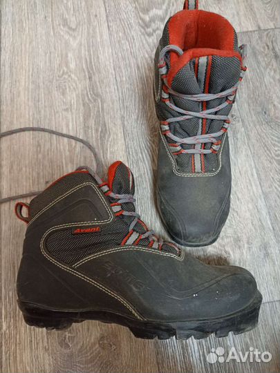 Лыжные ботинки