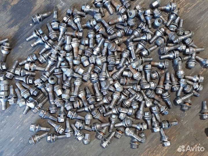 Колёсные болты на Volvo s60 xc70 v70 xc90 s80 s40