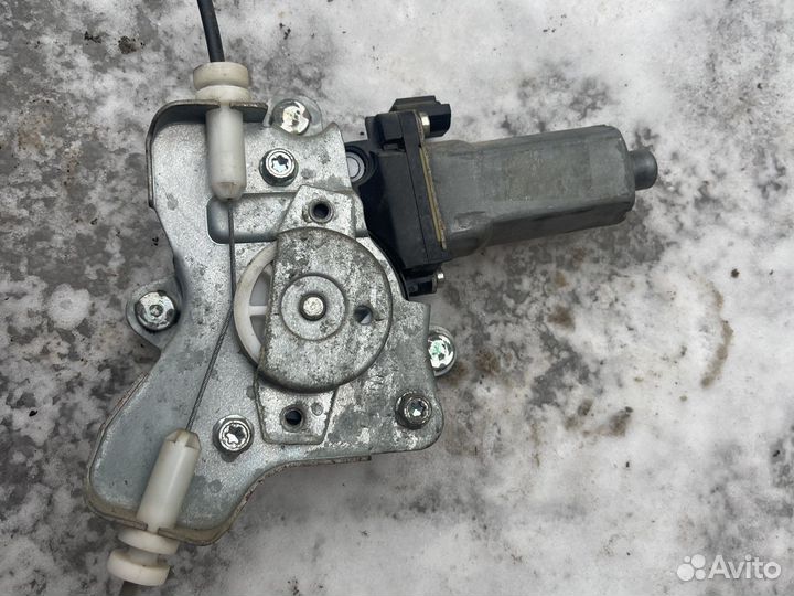 Задний стеклоподъемник ssangyong Kyron