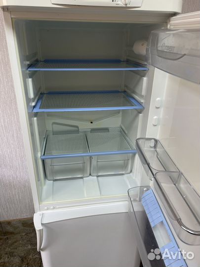 Холодильник indesit