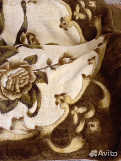 Пледы и покрывало бу