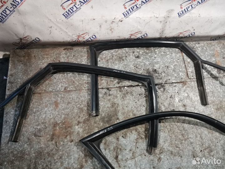 Уплотнитель стекла двери Volkswagen Polo V (2009—2