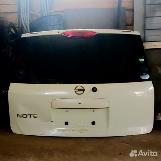 Крышка багажника Ниссан note