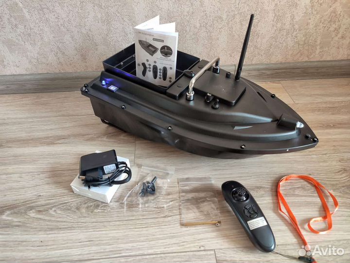 Прикормочный кораблик для рыбалки