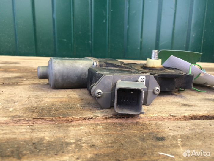 Мотор стеклоподъемника передний левый Opel Astra J