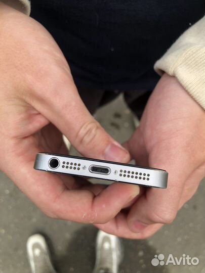Телефон iPhone 5s