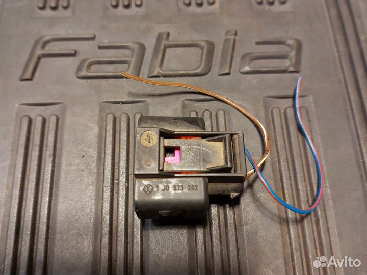 Разъем датчика уровня О.Ж. расшир. Бачка 1j0973202