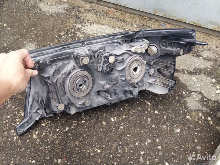 Фары на toyota land cruiser 200