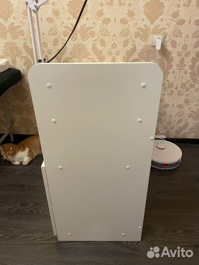 Маникюрный столик