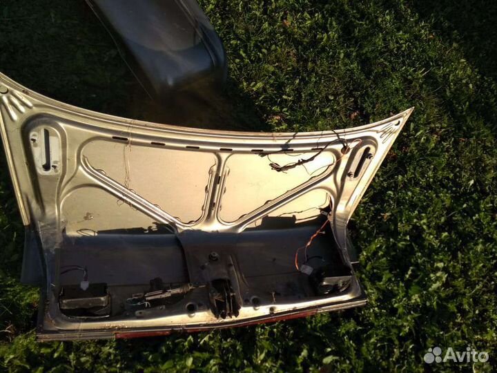 Продам крышку багажника 2110