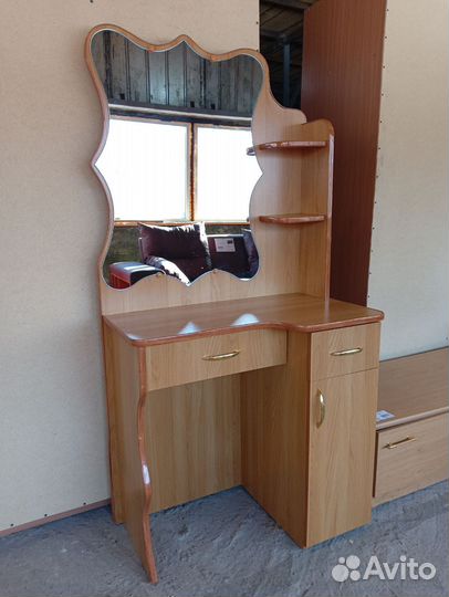 Трюмо с зеркалом бу. Доставка бесплатно