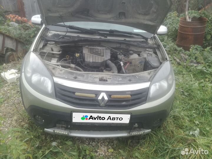 Renault Sandero Stepway 1.6 МТ, 2013, битый, 200 000 км