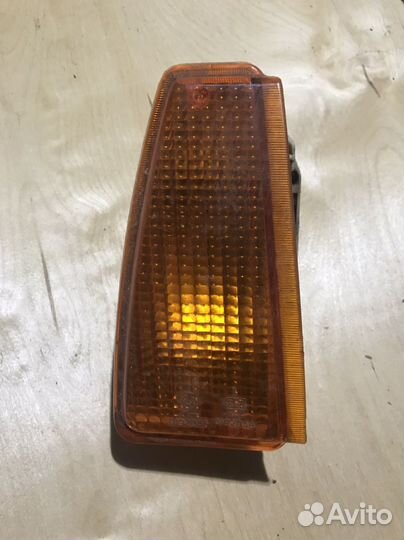 Поворотник передний правый