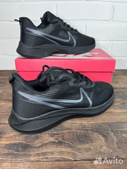 Кроссовки Nike 43 размер