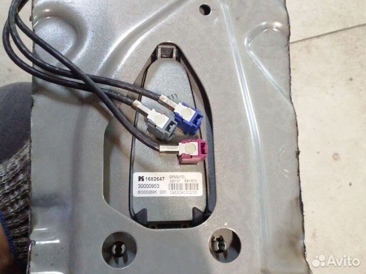 Антенна в крышу BMW X5E70