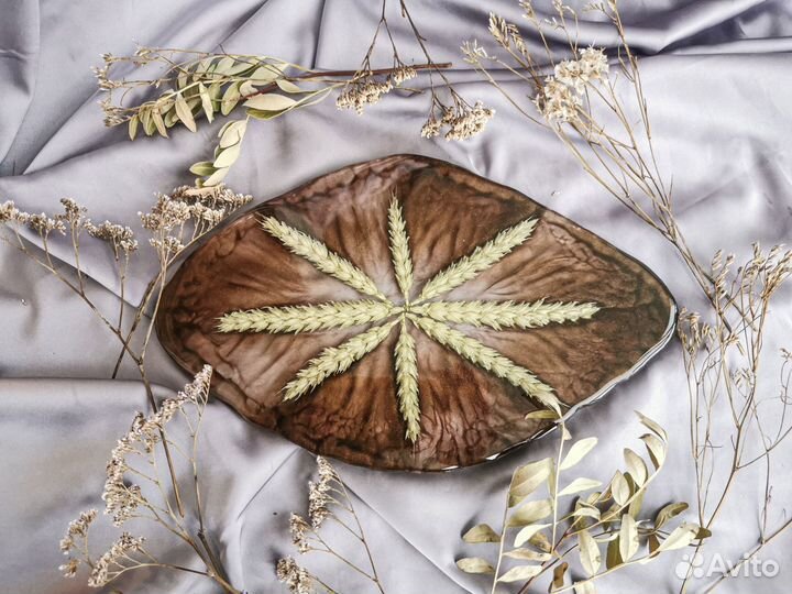 Подставка из эпоксидной смолы с сушеной пшеницей