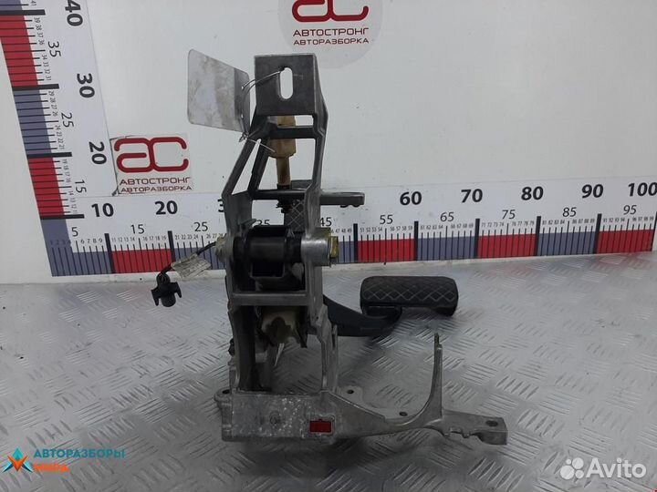 Педаль Volkswagen Passat B5 2000 8D1723523Q