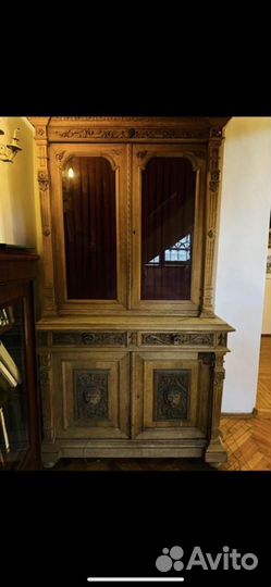 Книжный шкаф старинный