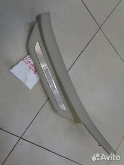 Накладка порога (внутренняя) задняя левая Toyota