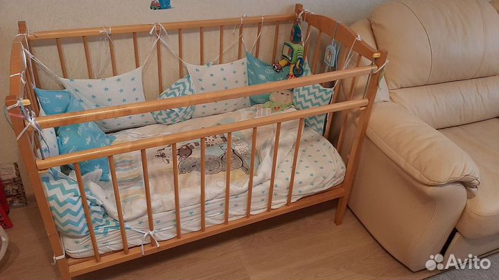 Детская кроватка с матрасом