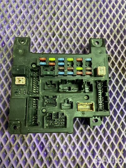 Блок комфорта(предохранителей) лансер 10