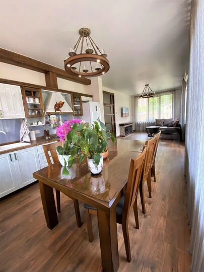 Коттедж 285 м² на участке 6,5 сот.