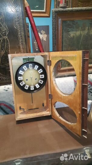 Старинные настенные часы Янтарь