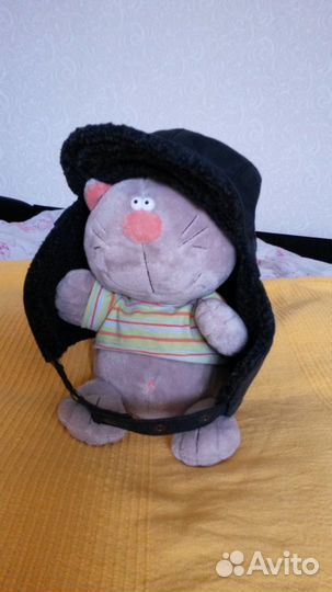 Шапки: ушанка и подростковая пингвин с варежками