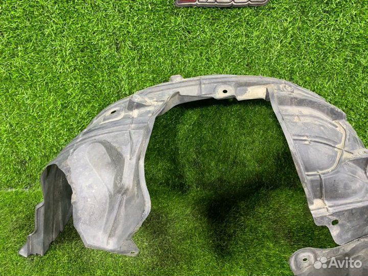 Подкрылок передний левый Nissan Cube BNZ11
