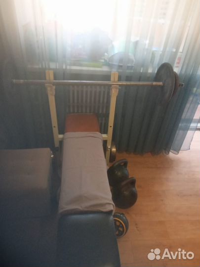 Скамья для жима, штанга, гантели