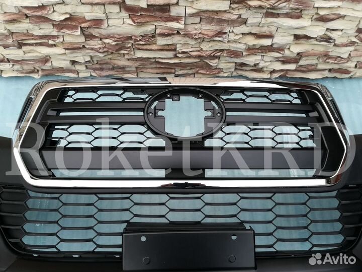 Бампер Toyota Hilux 15-2017 г стиль 2018 г Новый