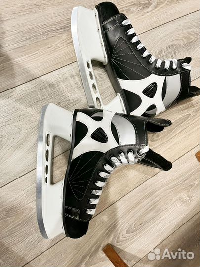 Коньки хоккейные CCM 44размер