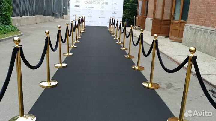 Аренда столбиков и ковровой дорожки