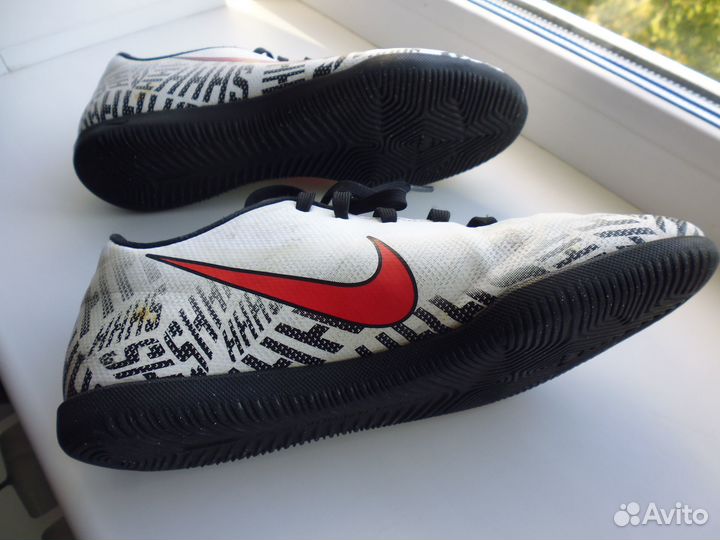 Футбольные детские кроссовки Nike для зала