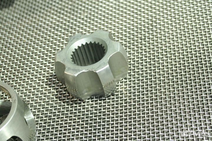 Mazda 3 / Mazda 5 28шл Полуось привода Правый 2.0L