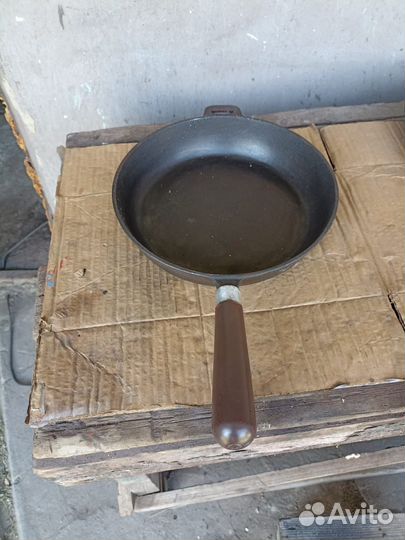 Сковороды чугунные