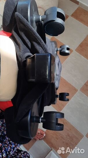 Очень маневренная детская машинка каталка