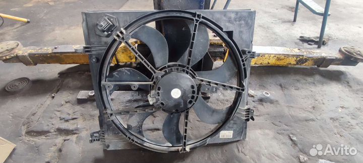 Вентилятор охлаждения радиатора Nissan 214814BE0A