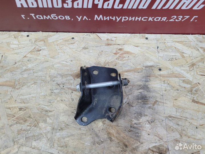 Кронштейн балки задний правый Renault Logan