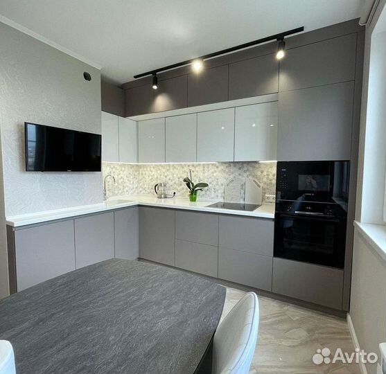 Кухонный гарнитур в стиле хай тек