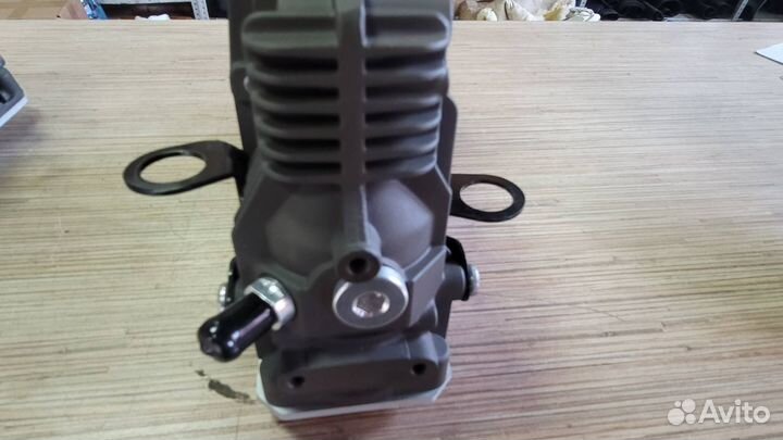 Компрессор пневмоподвески Mercedes W166 W164