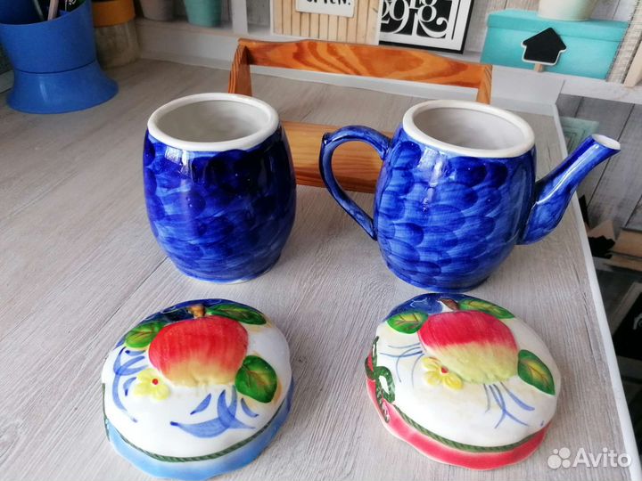 Заварочный чайник и сахарница