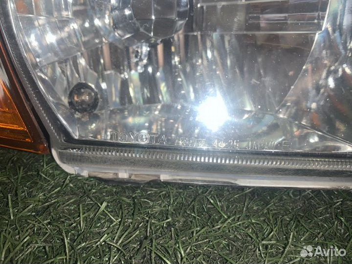 Комплект фар передний Toyota Ipsum SXM10 3S-FE
