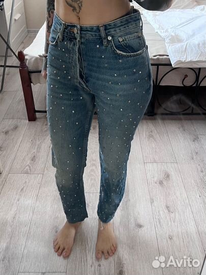Джинсы женскик Zara 36 новые синие с клепками