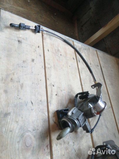 Замок зажигания Toyota Avensis T250