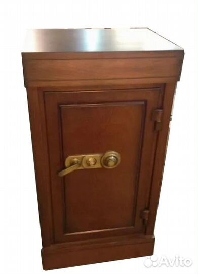 Сейф в дереве для документов и денег 